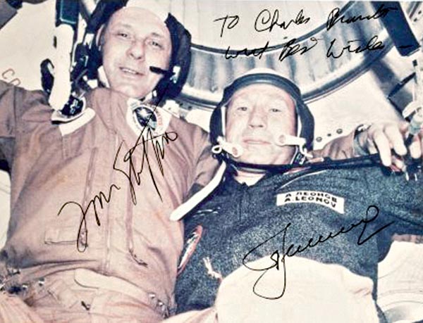 托馬斯·斯塔福德(Thomas P. Stafford)與阿列克謝·列昂諾夫(Aleksey A. Leonov)